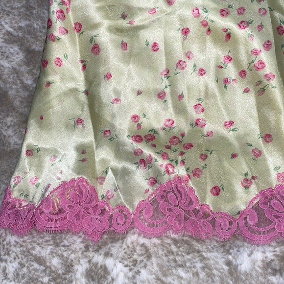 Oscar de la Renta Nightgown - Picture 4 of 9